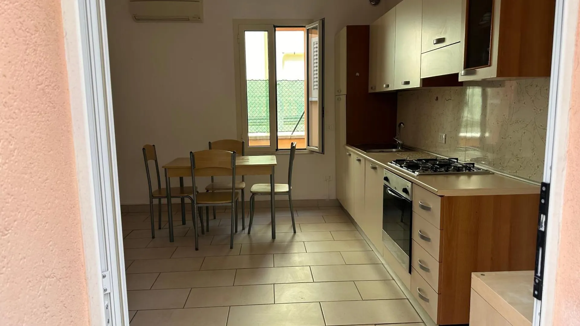 Hotel apartamentowy Rimini Beach Residence 200 Mt Dal Mare - Il Lupo Affitta Włochy