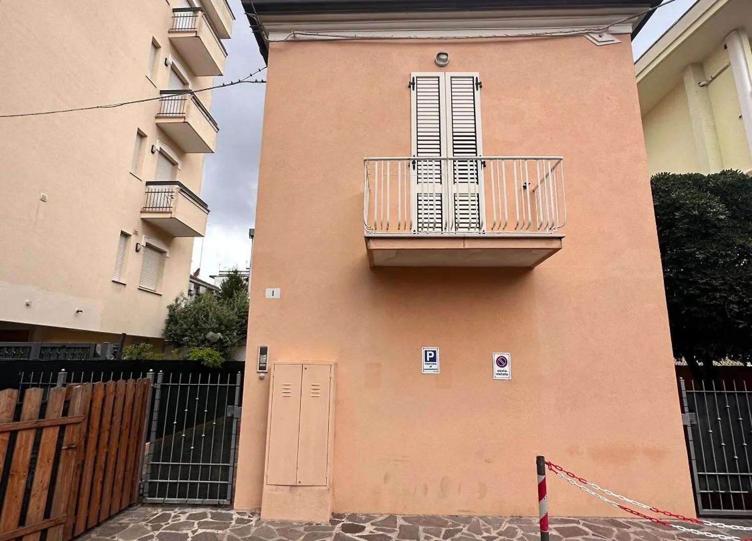 Hotel apartamentowy Rimini Beach Residence 200 Mt Dal Mare - Il Lupo Affitta Włochy