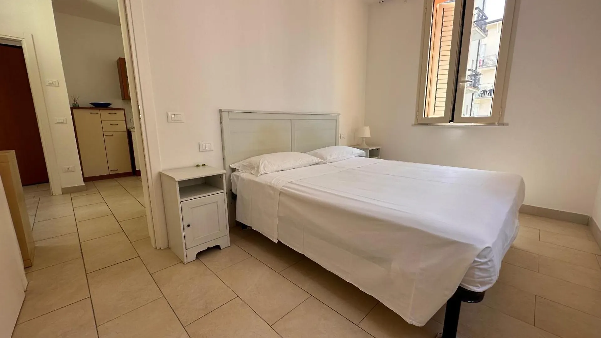 Hotel apartamentowy Rimini Beach Residence 200 Mt Dal Mare - Il Lupo Affitta Włochy