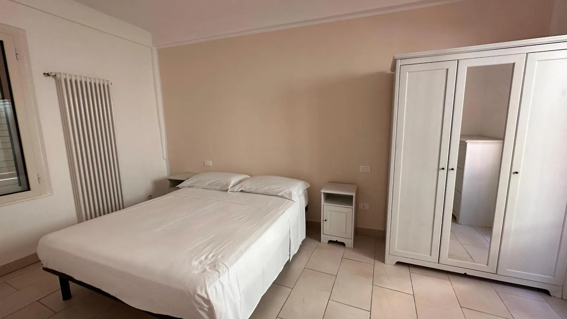 Rimini Beach Residence 200 Mt Dal Mare - Il Lupo Affitta 0*,  Ιταλία